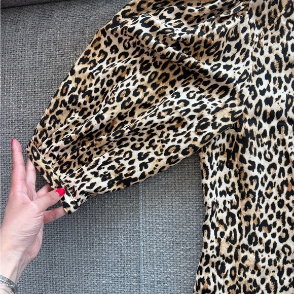 Zara Leopard Print Puff Sleeve Button Blouse - Size Small
Brand new no tag - Picture 6 of 12